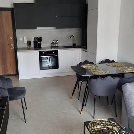 Luxus Apartament Mit Pool 150 M Zum In *