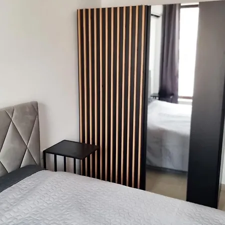 Luxus Apartament Mit Pool 150 M Zum In *